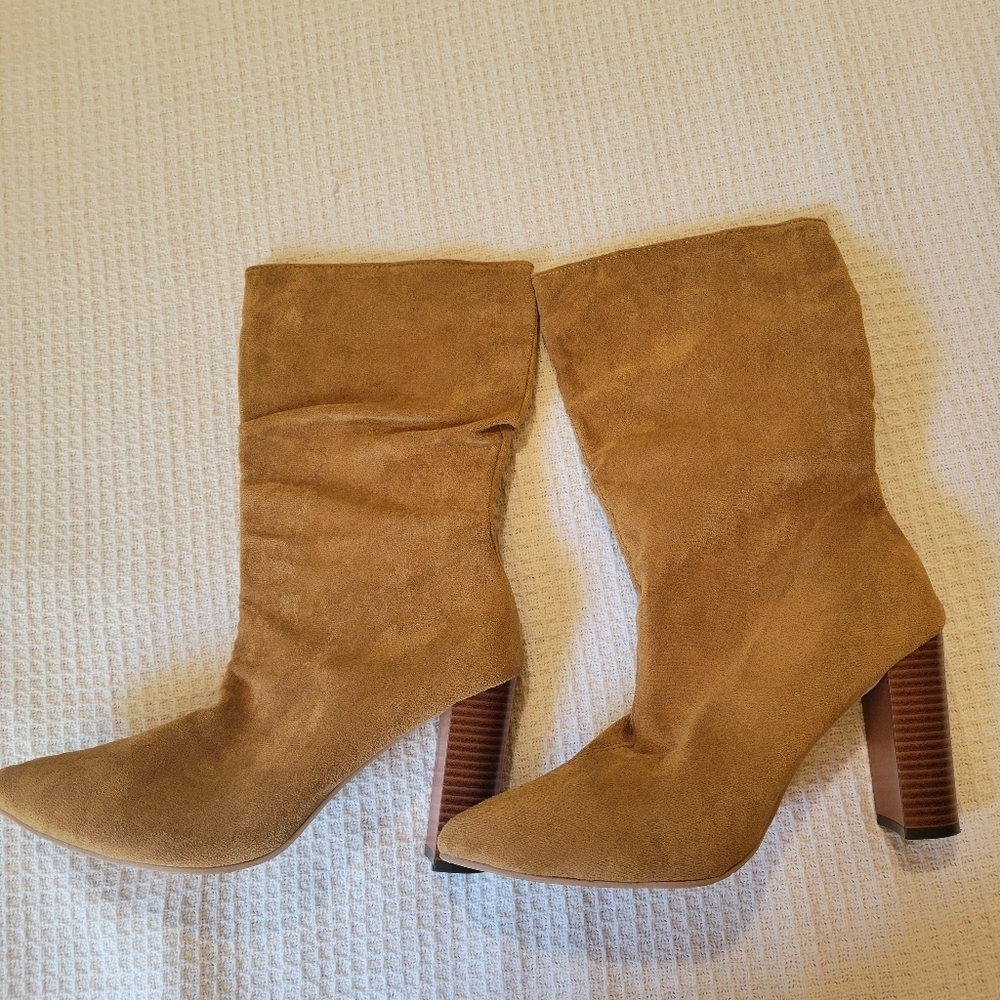 Elegant Tan Suede Heeled Boots - Picture 4 of 10